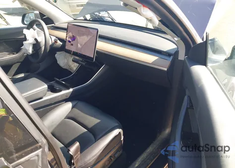 2021 Tesla Model Y Long Range Dual Motor All-Wheel Drive z USA, uszkodzony, nr VIN 5YJYGDEE2MF091449